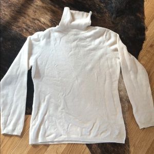 Cashmere cream turtle neck sweater Medium